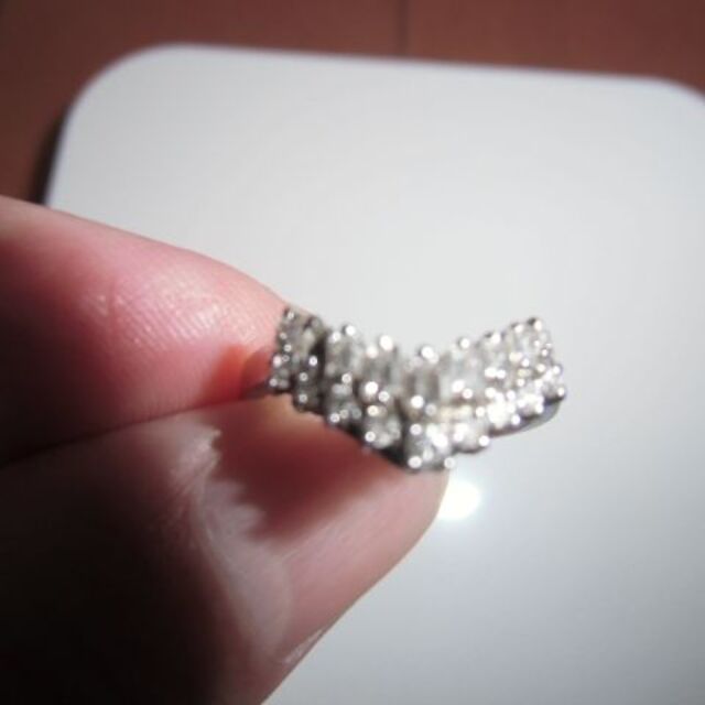 本物　Ｖ字プラチナダイヤリング　ダイヤ0.5　Pt900 レディースのアクセサリー(リング(指輪))の商品写真