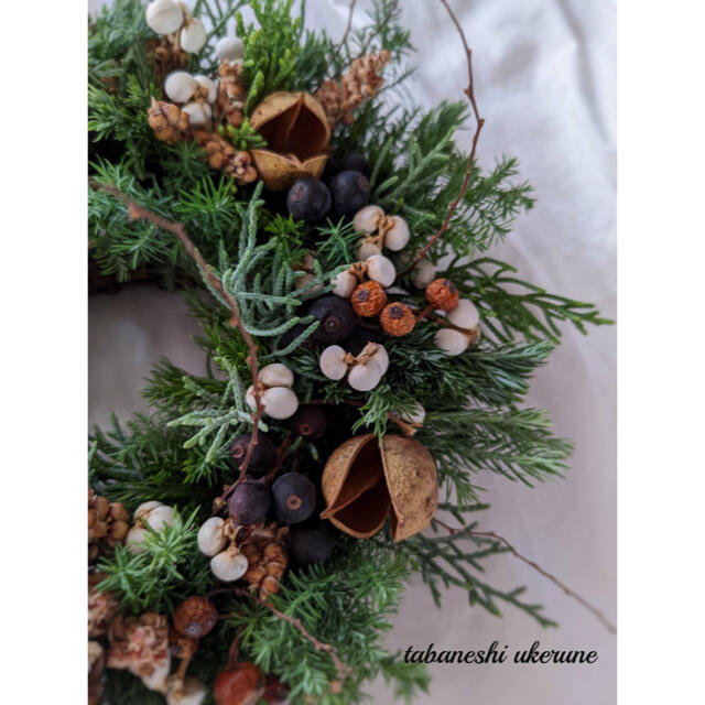 針葉樹が香る ナンキンハゼや実物を紡いだ クリスマス リース ドライフラワー