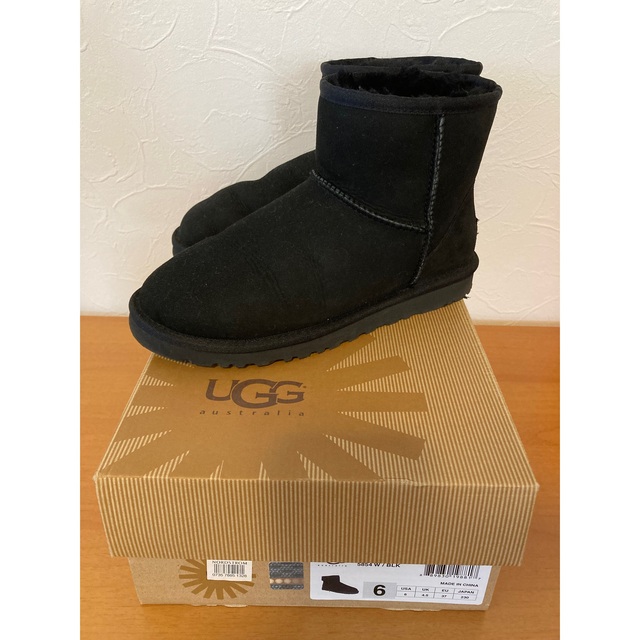 UGG クラシックミニムートン