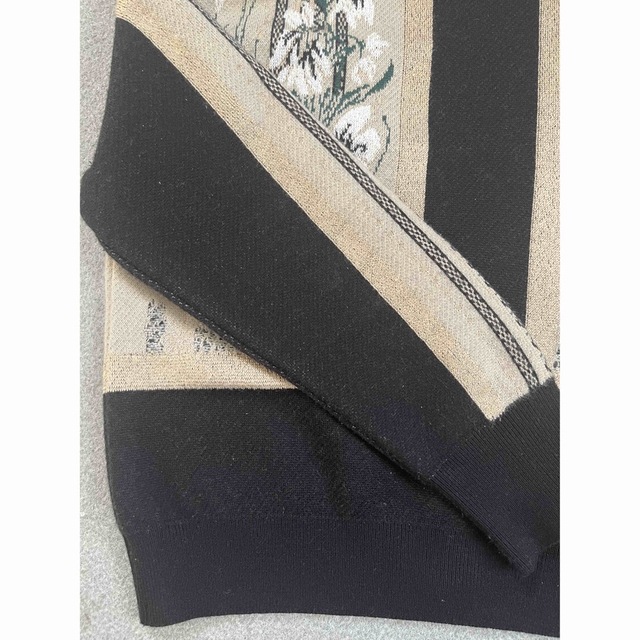 MURRAL/Framed flower knit short cardigan | www.fleettracktz.com