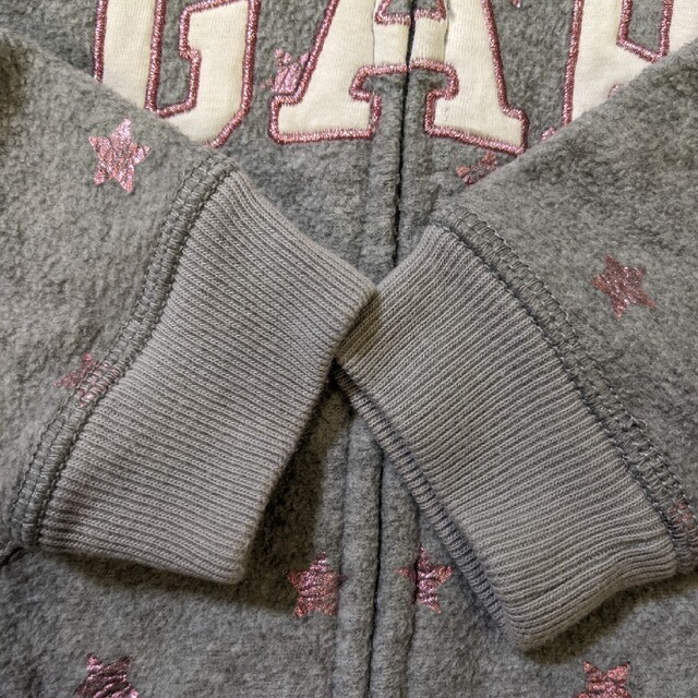 babyGAP(ベビーギャップ)のbabyGAP 女の子用パーカー ピンク星柄 80センチ キッズ/ベビー/マタニティのベビー服(~85cm)(ジャケット/コート)の商品写真