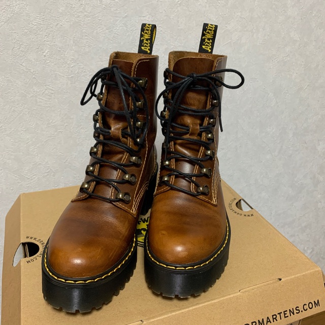 Dr.Martens(ドクターマーチン)のドクターマーチン　レオナ　LEONA バタースコッチ レディースの靴/シューズ(ブーツ)の商品写真