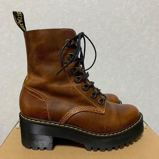 Dr.Martens(ドクターマーチン)のドクターマーチン　レオナ　LEONA バタースコッチ レディースの靴/シューズ(ブーツ)の商品写真