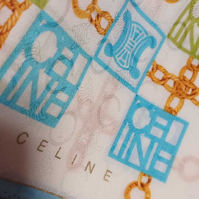 celine(セリーヌ)の値下げ📌セリーヌ☆大判ハンカチーフ58×58 レディースのファッション小物(ハンカチ)の商品写真