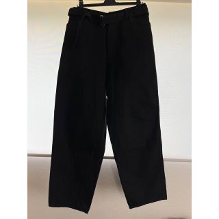 コモリ(COMOLI)の20AW COMOLI ベルテッド デニムパンツ 2 黒芯染(デニム/ジーンズ)