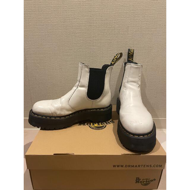 Dr.Martens(ドクターマーチン)のDr.Martens ホワイト プラットフォーム チェルシー ブーツ 25.5白 メンズの靴/シューズ(ブーツ)の商品写真