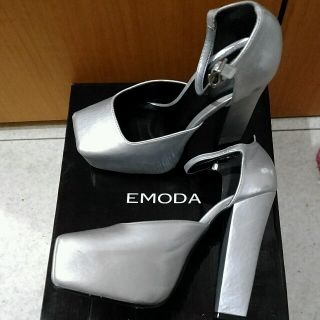 エモダ(EMODA)のEMODA スクエアパンプス　シルバー(ハイヒール/パンプス)