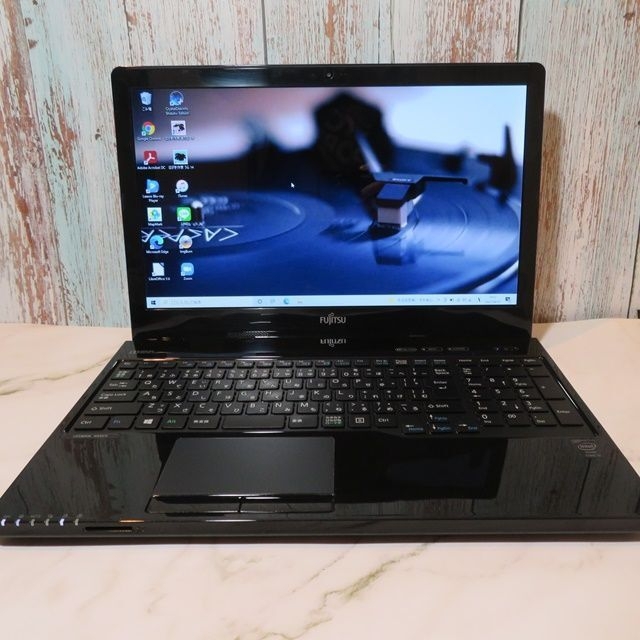 富士通 - 【高スペック】SSD/メモリ8GBW/ブルーレイ/ノートパソコンの