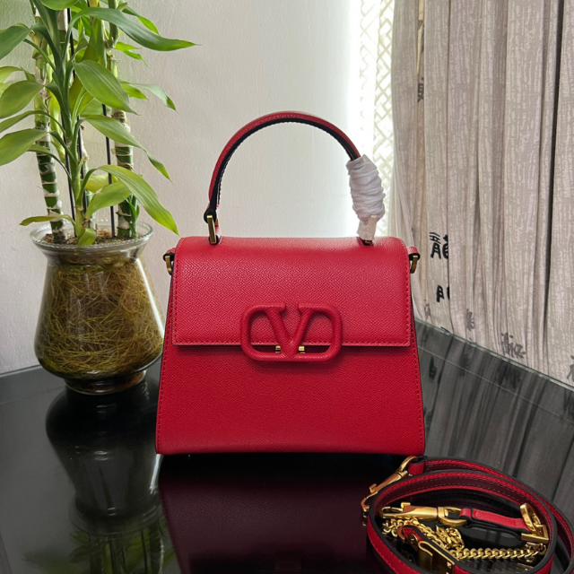 人気のクリスマスアイテムがいっぱい! VALENTINO - ショルダーバッグ
