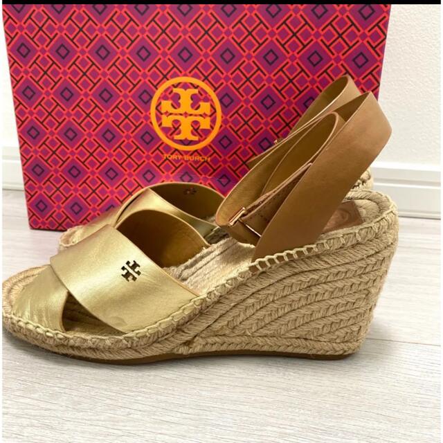 Tory Burch(トリーバーチ)の美品！トリーバーチ　25.5 ゴールド　厚底　ウェッジ　サンダル レディースの靴/シューズ(サンダル)の商品写真