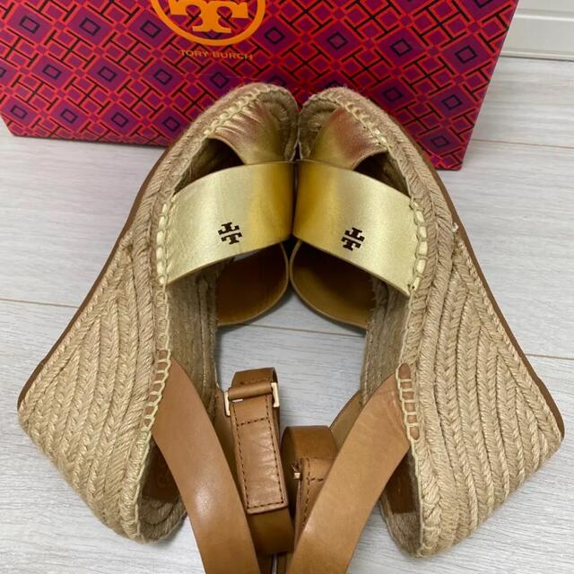 Tory Burch(トリーバーチ)の美品！トリーバーチ　25.5 ゴールド　厚底　ウェッジ　サンダル レディースの靴/シューズ(サンダル)の商品写真