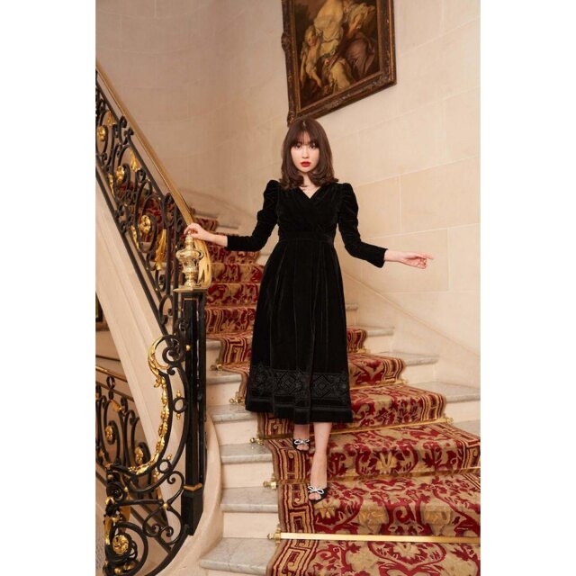 ワンピースEmbroidered Velour Midi Dress Her lip to