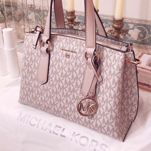 Michael Kors(マイケルコース)のマイケルコース　EMMA サッチェル スモール  MKシグネチャー レディースのバッグ(ハンドバッグ)の商品写真