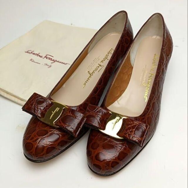 Ferragamo パンプス　フェラガモ  型押し　リボン　23.0 美品