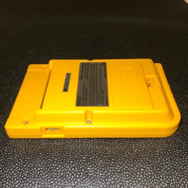 ゲームボーイ(ゲームボーイ)のGAMEBOY POCKET yellow　ACアダプター付き エンタメ/ホビーのゲームソフト/ゲーム機本体(携帯用ゲーム機本体)の商品写真