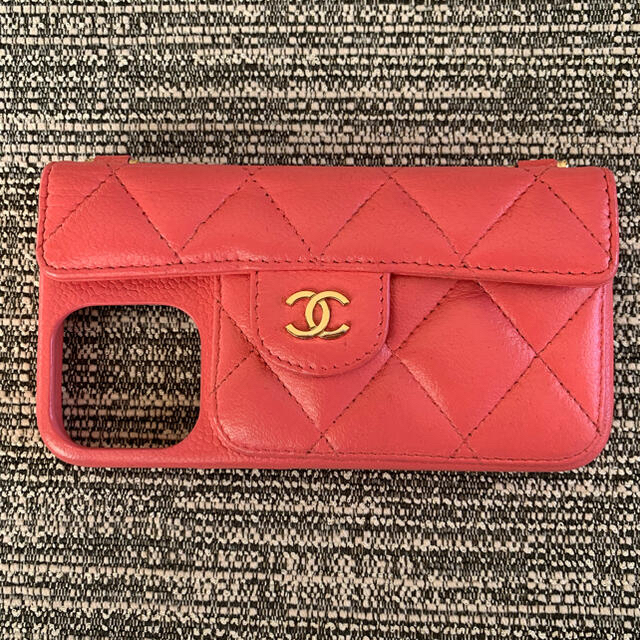 CHANEL(シャネル)のCHANEL iPhone 13 pro 使用品　ピンク スマホ/家電/カメラのスマホアクセサリー(iPhoneケース)の商品写真