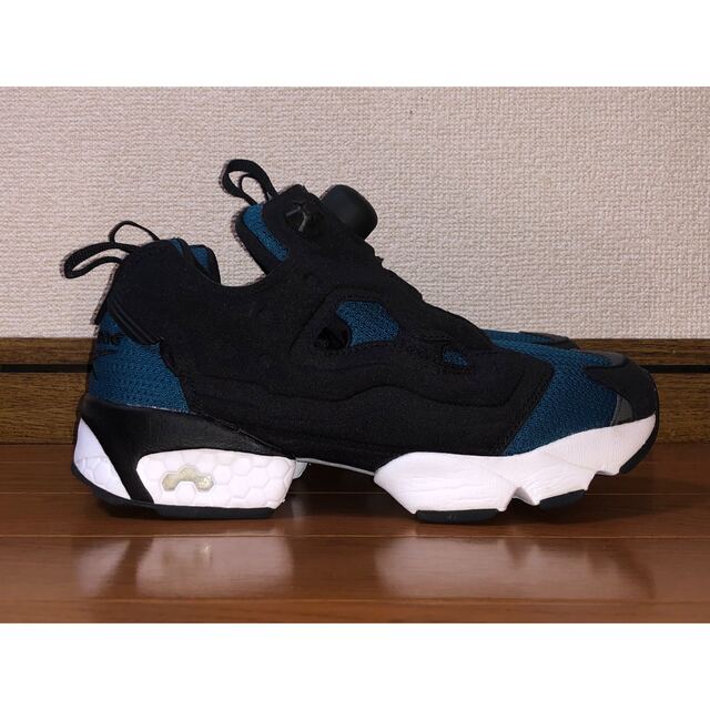 Reebok(リーボック)の良品 REEBOK PUMP FURY OG 23cm ブルー ブラック 青 黒 レディースの靴/シューズ(スニーカー)の商品写真