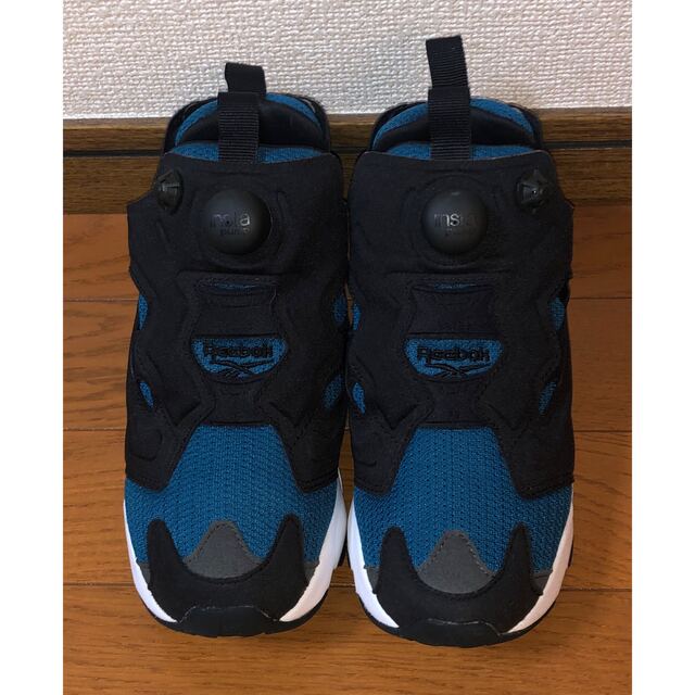 Reebok(リーボック)の良品 REEBOK PUMP FURY OG 23cm ブルー ブラック 青 黒 レディースの靴/シューズ(スニーカー)の商品写真