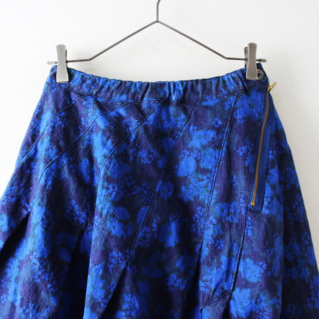 mercibeaucoup(メルシーボークー)のmercibeaucoup メルシーボークー フラワー インディゴ ギャザースカート 2/ブルー【2400013052627】 レディースのスカート(ひざ丈スカート)の商品写真