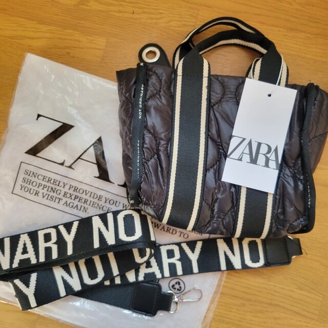 ZARA(ザラ)のZARA テキストディテール ナイロン ミニ トートバッグ 黒 ショルダー 希少 レディースのバッグ(トートバッグ)の商品写真