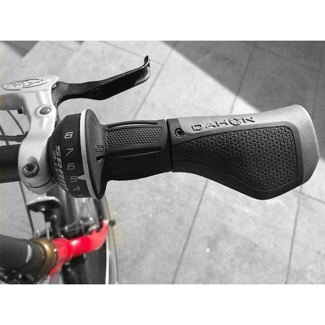 DAHON(ダホン)の【新品】DAHON　ダホン　自転車　肉球ハンドルグリップ　＊左長右短 スポーツ/アウトドアの自転車(パーツ)の商品写真