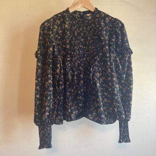 マウジー(moussy)のFOIL PRINT FRILL ブラウス(シャツ/ブラウス(長袖/七分))