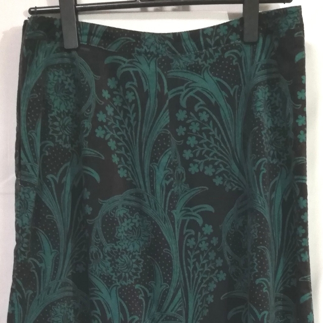 LAURA ASHLEY(ローラアシュレイ)のローラアシュレイ フレアスカート ペイズリー柄 緑 13号 グリーン レディースのスカート(ロングスカート)の商品写真