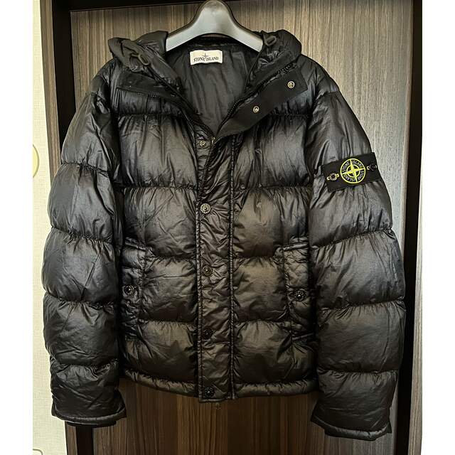 STONE ISLAND(ストーンアイランド)の専用stone island ストーンアイランド ダウンジャケット ネイビー　S メンズのジャケット/アウター(ダウンジャケット)の商品写真