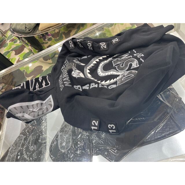 A BATHING APE(アベイシングエイプ)のbape dsmg shark hoodie 10周年　L size メンズのトップス(パーカー)の商品写真