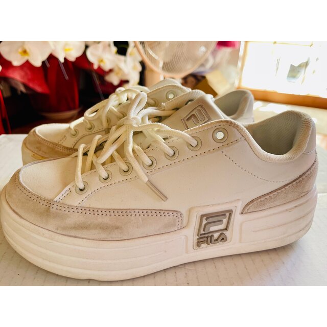 FILA ロゴ入りスニーカー