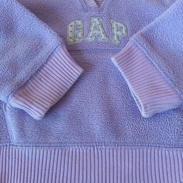GAP(ギャップ)のGAP パーカー 80 紫色  肌着付き 女の子 キッズ/ベビー/マタニティのベビー服(~85cm)(トレーナー)の商品写真