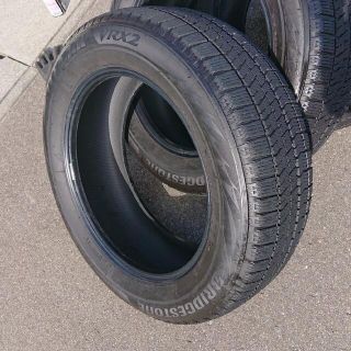 ブリヂストン(BRIDGESTONE)の【最終価格】ブリジストン スタッドレスタイヤ VRX2 215/60 R17④(タイヤ)