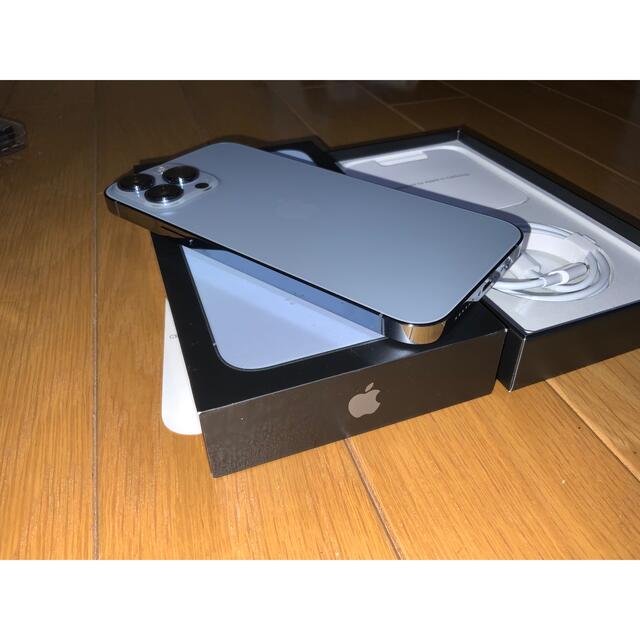 iPhone(アイフォーン)のiPhone13 pro max  256GB SIMフリー　シエラブルー スマホ/家電/カメラのスマートフォン/携帯電話(スマートフォン本体)の商品写真