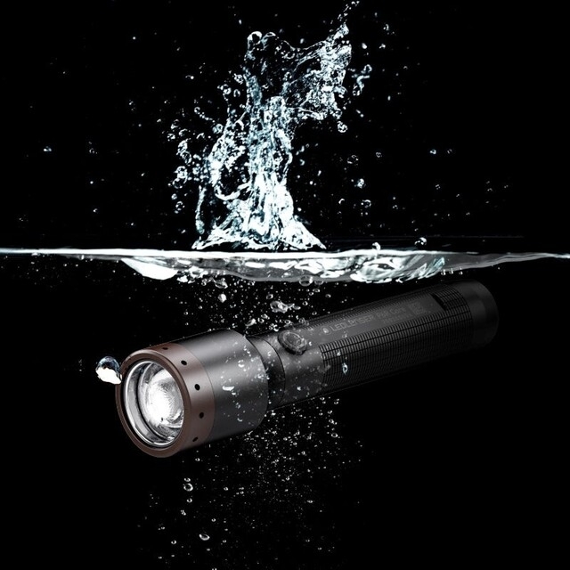 【完全防水充電池付LEDライト】P6R Core