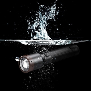 レッドレンザー(LEDLENSER)の【完全防水充電池付LEDライト】P6R Core(個人装備)