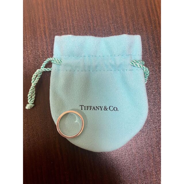 Tiffany & Co.(ティファニー)のティファニー  ノーツナローバンドリング レディースのアクセサリー(リング(指輪))の商品写真