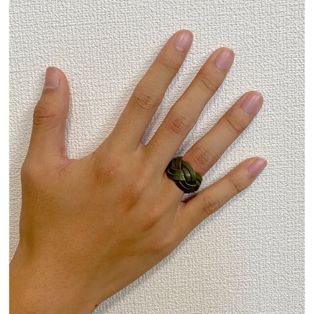 栃木レザー　かごめ結び　レザーリング　指輪　Mサイズ　メンズ、レディース レディースのアクセサリー(リング(指輪))の商品写真