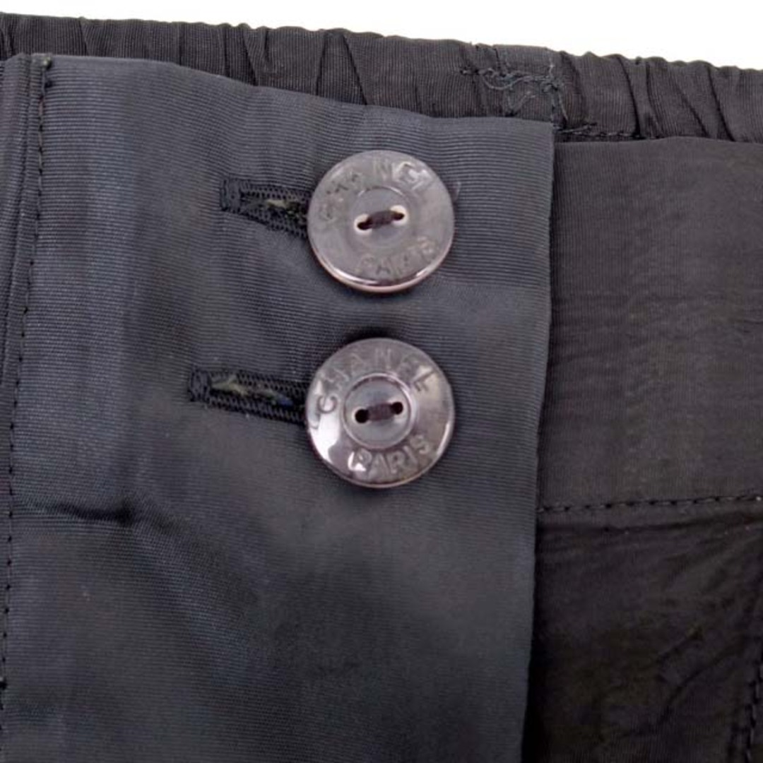 CHANEL(シャネル)の美品 Vintage シャネル CHANEL スカート 99P ロゴボタン 無地 ボトムス レディース イタリア製 38(M相当) ブラック レディースのスカート(ひざ丈スカート)の商品写真