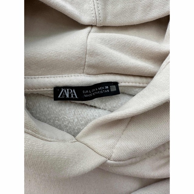 ZARA(ザラ)のZARA スリット入ベージュのパーカ　L  スウェット　レディース　ザラ レディースのトップス(パーカー)の商品写真