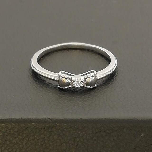 K18WG✨ダイヤ0.02ct✨付き　多分２号　🎀モチーフピンキーリング レディースのアクセサリー(リング(指輪))の商品写真