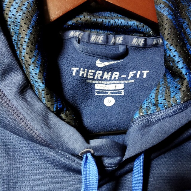 トップスナイキ プルオーバー　therma-fit