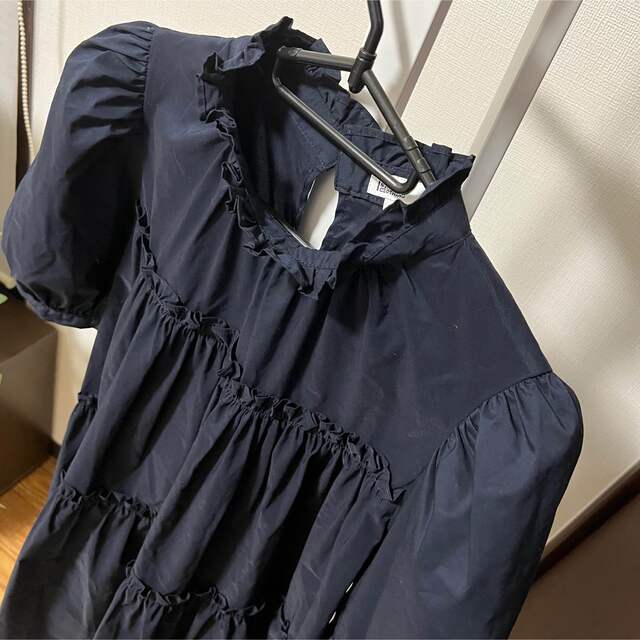 DOUBLE STANDARD CLOTHING(ダブルスタンダードクロージング)のDOUBLE STANDARD ドーブルスタンダード トップス 紺色 未使用 レディースのトップス(シャツ/ブラウス(半袖/袖なし))の商品写真