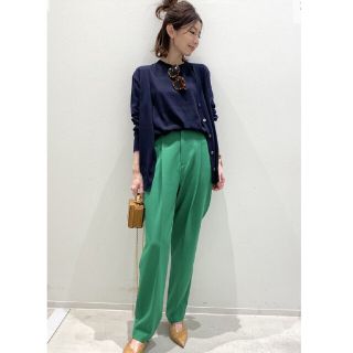 アパルトモンドゥーズィエムクラス(L'Appartement DEUXIEME CLASSE)のL'AppartementLisiere Tuck Pants36 緑(カジュアルパンツ)