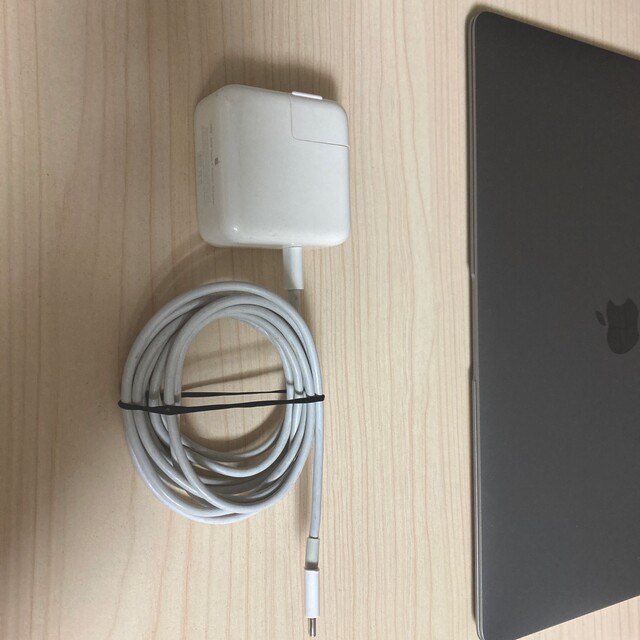 Mac (Apple)(マック)のMacBook充電器、29w スマホ/家電/カメラのPC/タブレット(PC周辺機器)の商品写真