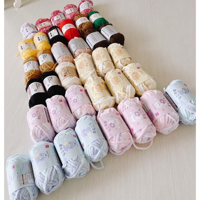 激安❣️毛糸🧶💕まとめ売り💕全３7玉‼️おまけ付き💕 ハンドメイドの素材/材料(生地/糸)の商品写真