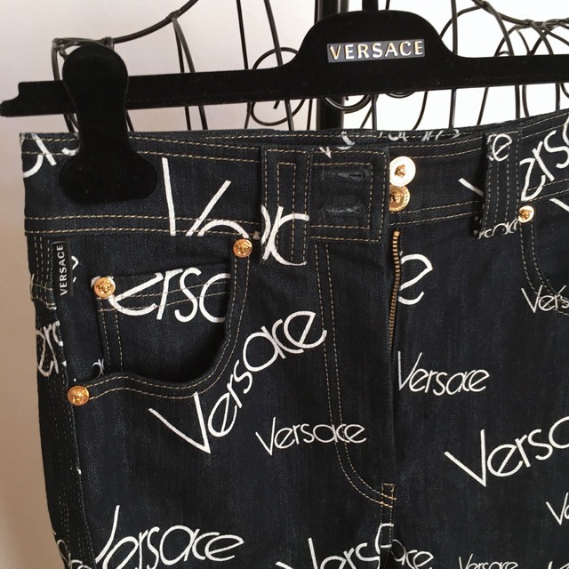 VERSACE ヴェルサーチ アイレットサイドストレートデニムパンツ A86007 ブラック レディース