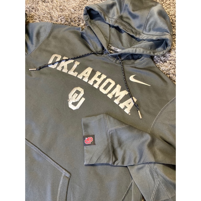 NIKE ナイキ パーカー THERMA-FITモデル OKLAHOMA L美品