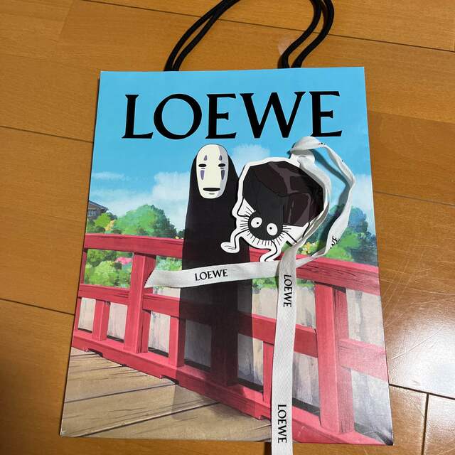 LOEWE(ロエベ)の即購入OK!ロエベ　千と千尋の神隠し　コラボ　ショッパー エンタメ/ホビーのコレクション(ノベルティグッズ)の商品写真