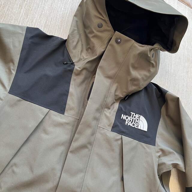 THE NORTH FACE(ザノースフェイス)の人気　ノースフェイス　マウンテンジャケット　ニュートープ　np61800 S メンズのジャケット/アウター(マウンテンパーカー)の商品写真