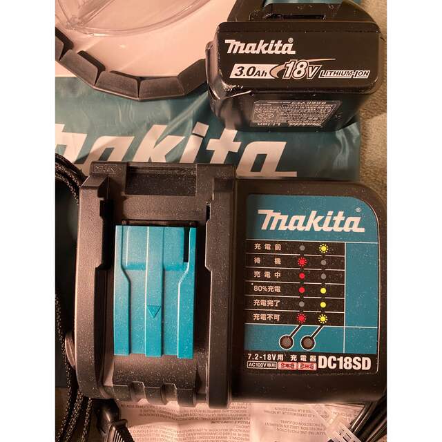 Makita(マキタ)のマキタ　充電式草刈り機　MUR194D  新品同様　プラスチックプレート付 インテリア/住まい/日用品のインテリア/住まい/日用品 その他(その他)の商品写真